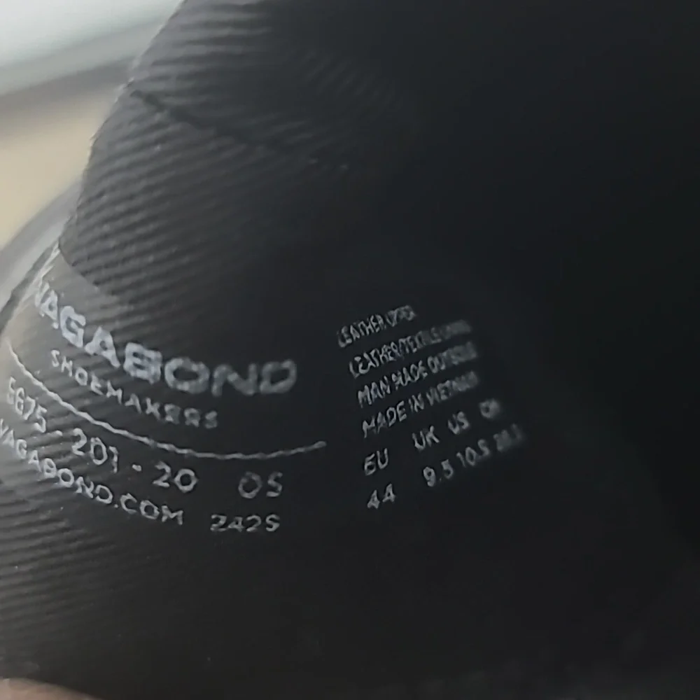 Vagabond Boots mint condition.pull tab will need repair